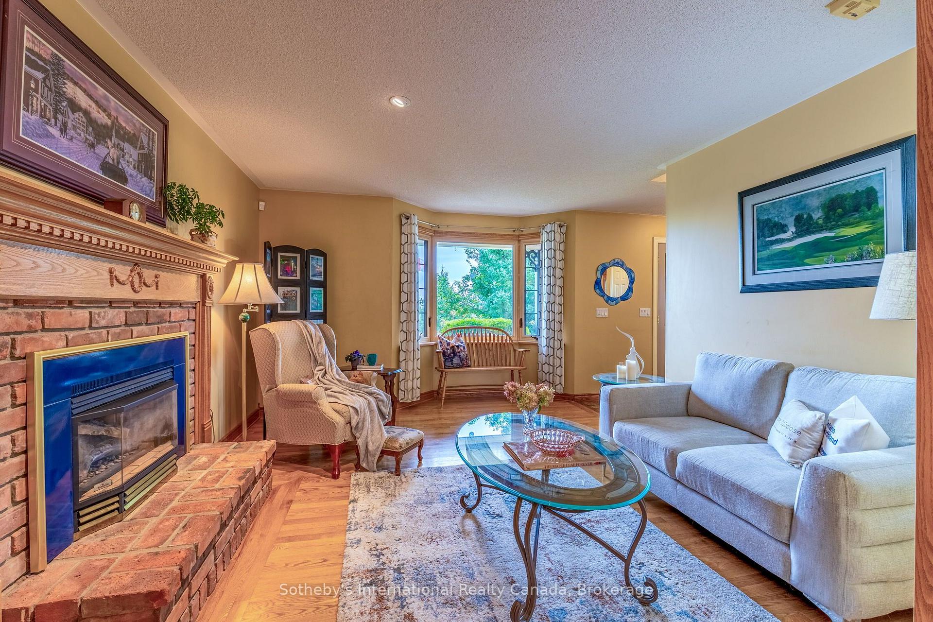 Photo 6 of 7262 12/13 Side Road, Clearview, Creemore — HOMEH