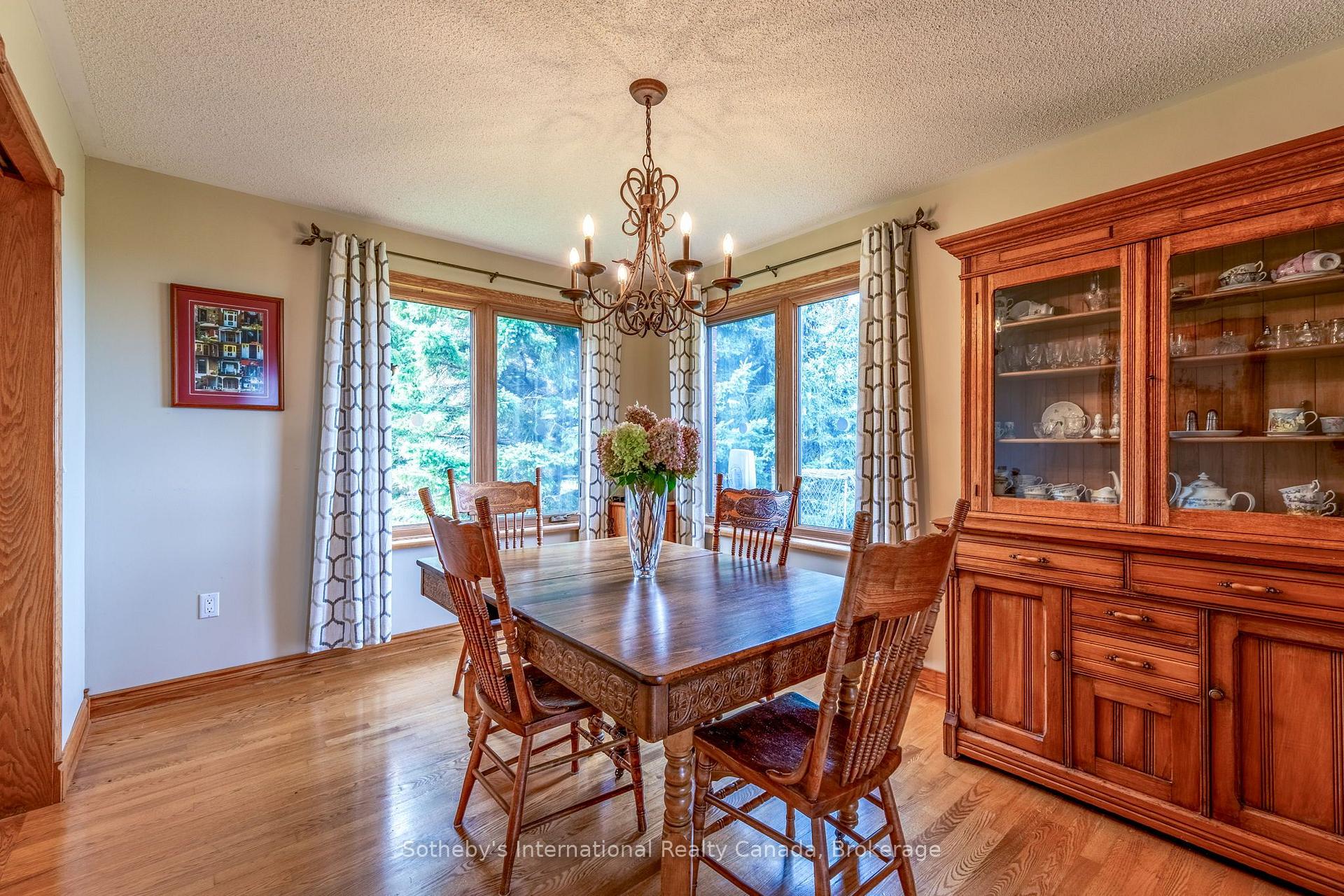 Photo 7 of 7262 12/13 Side Road, Clearview, Creemore — HOMEH