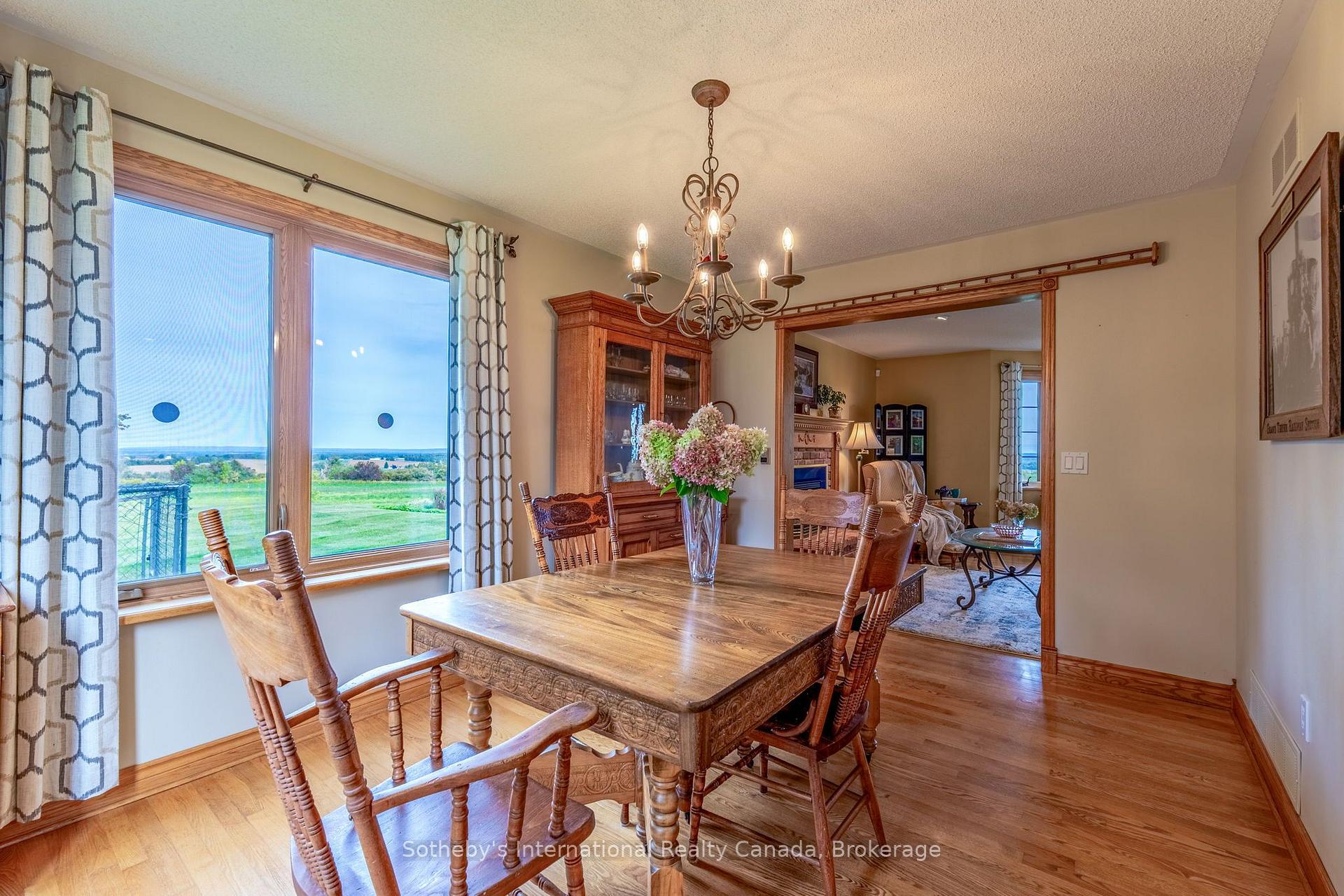 Photo 8 of 7262 12/13 Side Road, Clearview, Creemore — HOMEH