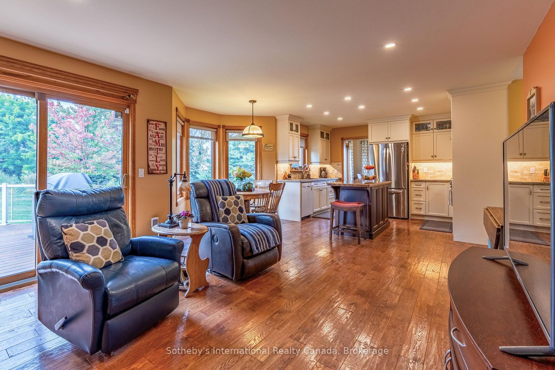 Photo 13 of 7262 12/13 Side Road, Clearview, Creemore — HOMEH