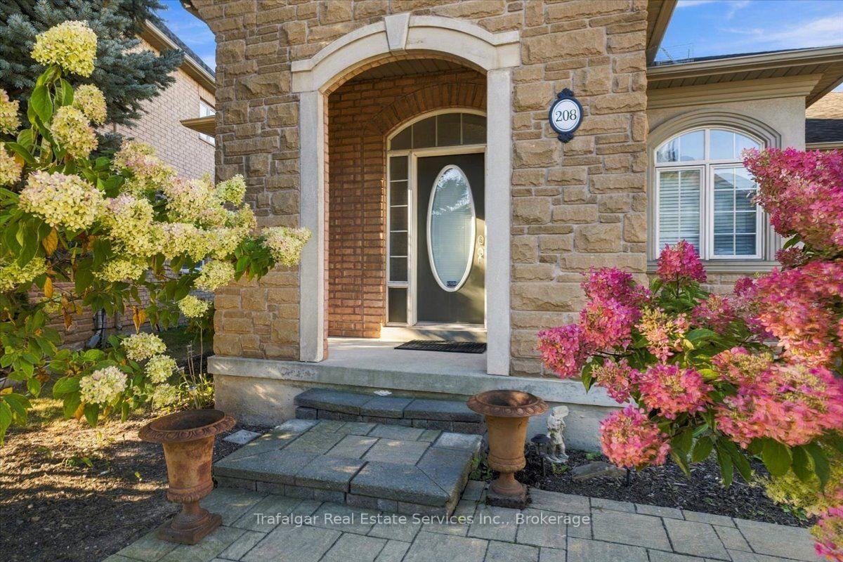Photo 3 of 208 Butterfly Lane, Oakville, Bronte — HOMEH