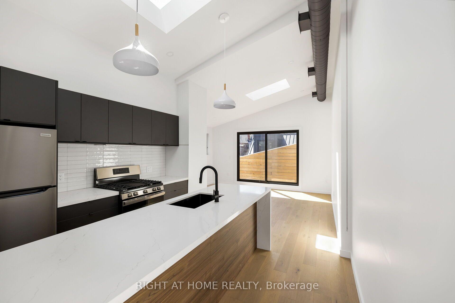 Photo 1 of Unit Upper, 86 Lansdowne Avenue, Toronto, Roncesvalles — HOMEH