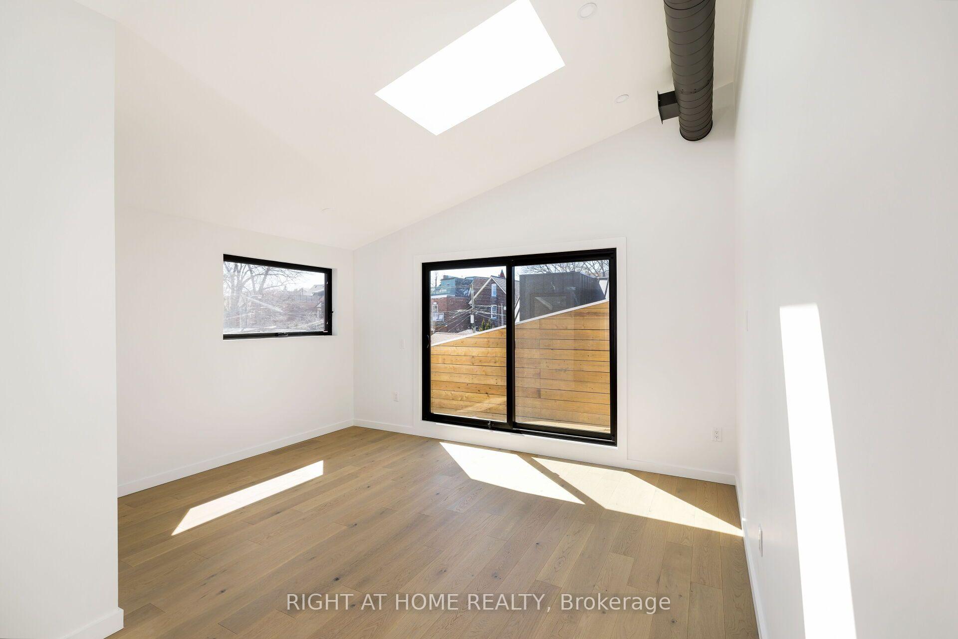 Photo 2 of Unit Upper, 86 Lansdowne Avenue, Toronto, Roncesvalles — HOMEH