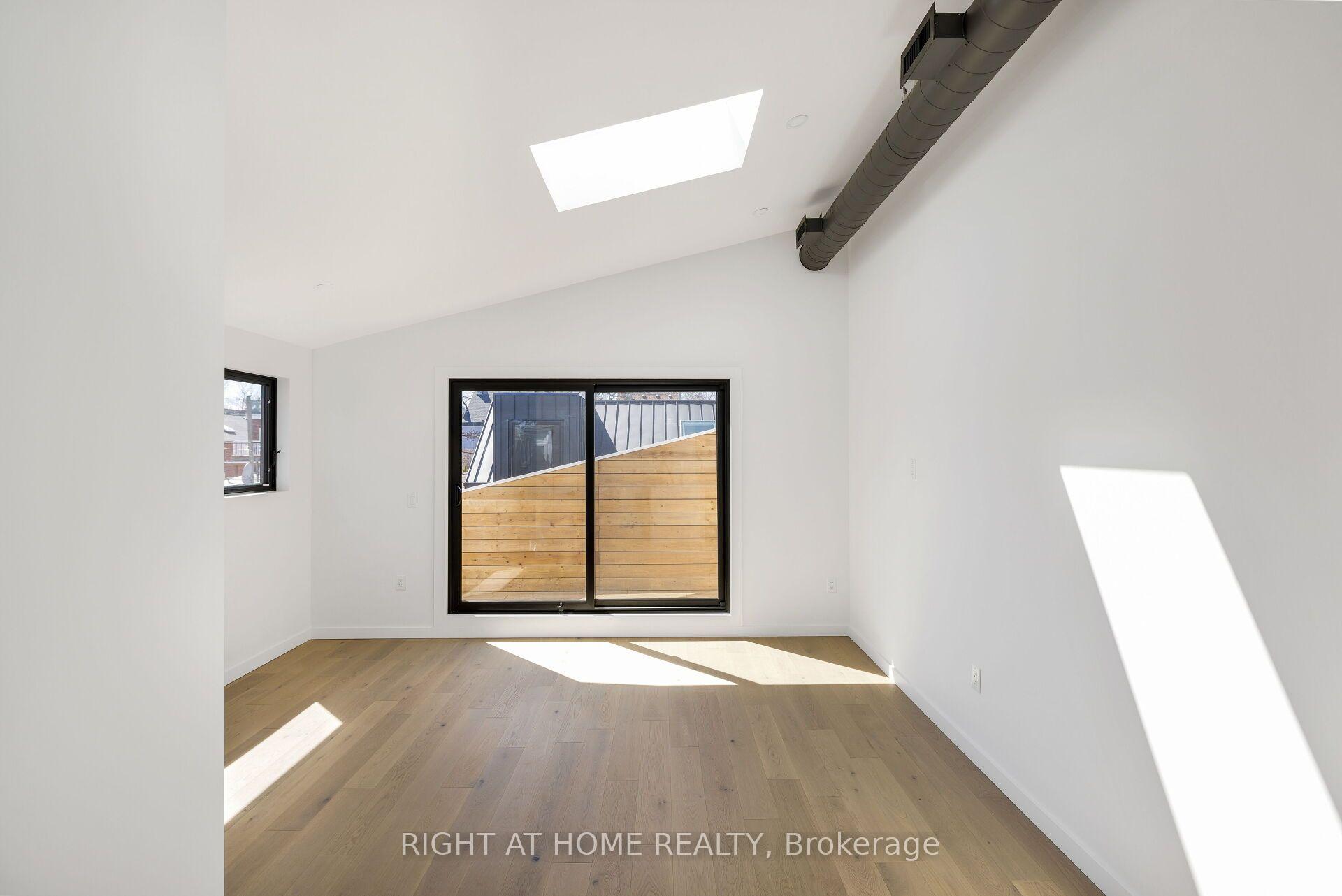 Photo 3 of Unit Upper, 86 Lansdowne Avenue, Toronto, Roncesvalles — HOMEH