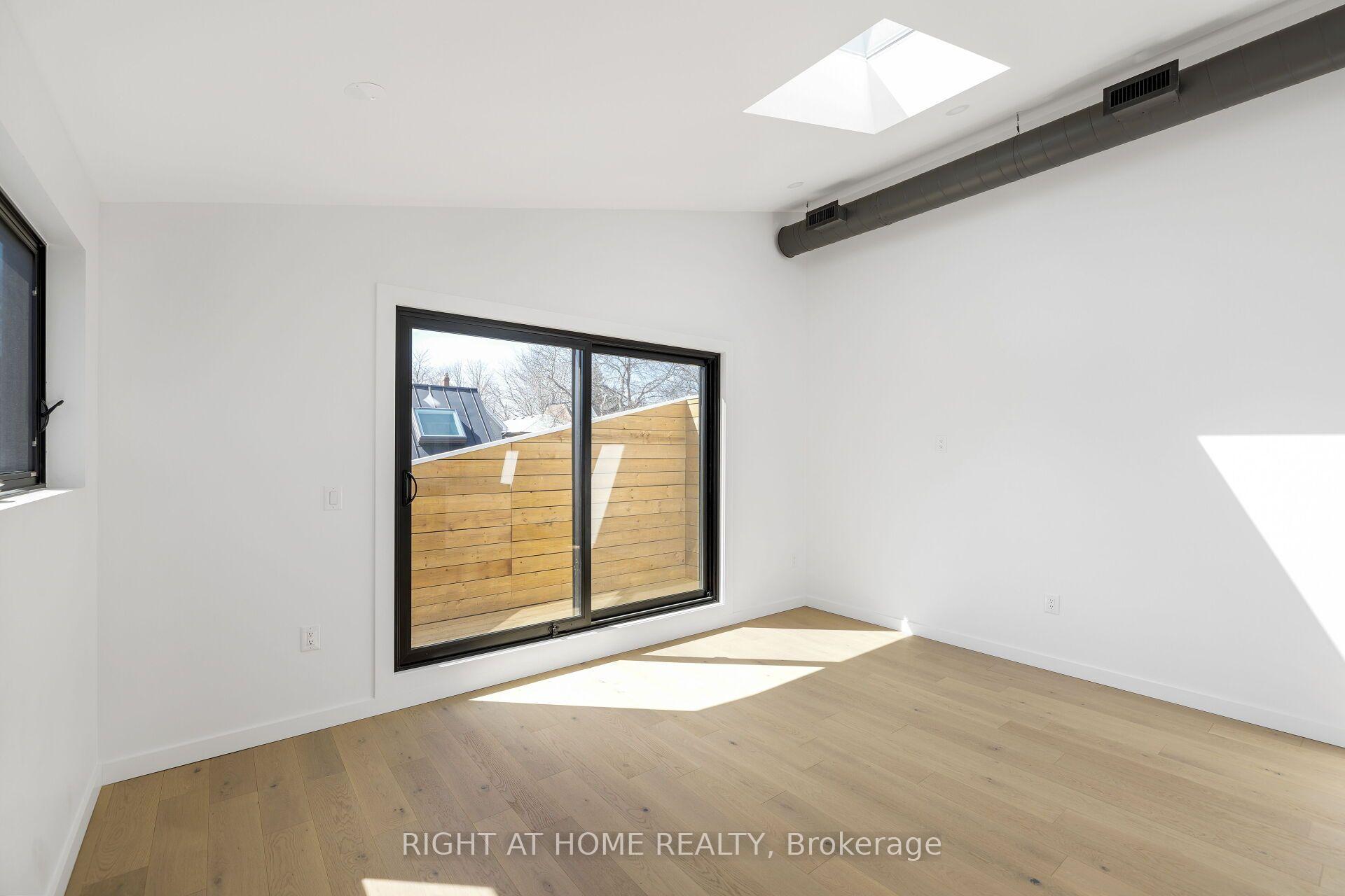 Photo 4 of Unit Upper, 86 Lansdowne Avenue, Toronto, Roncesvalles — HOMEH
