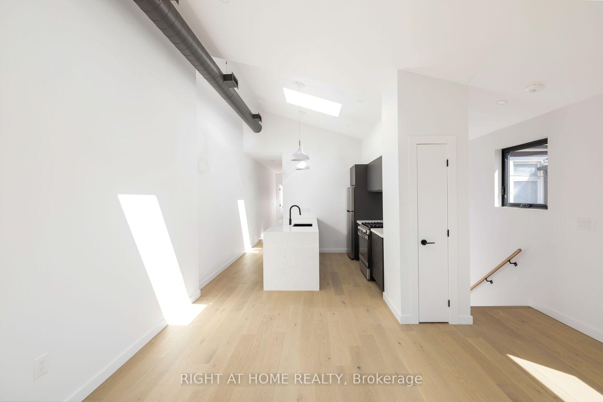 Photo 5 of Unit Upper, 86 Lansdowne Avenue, Toronto, Roncesvalles — HOMEH