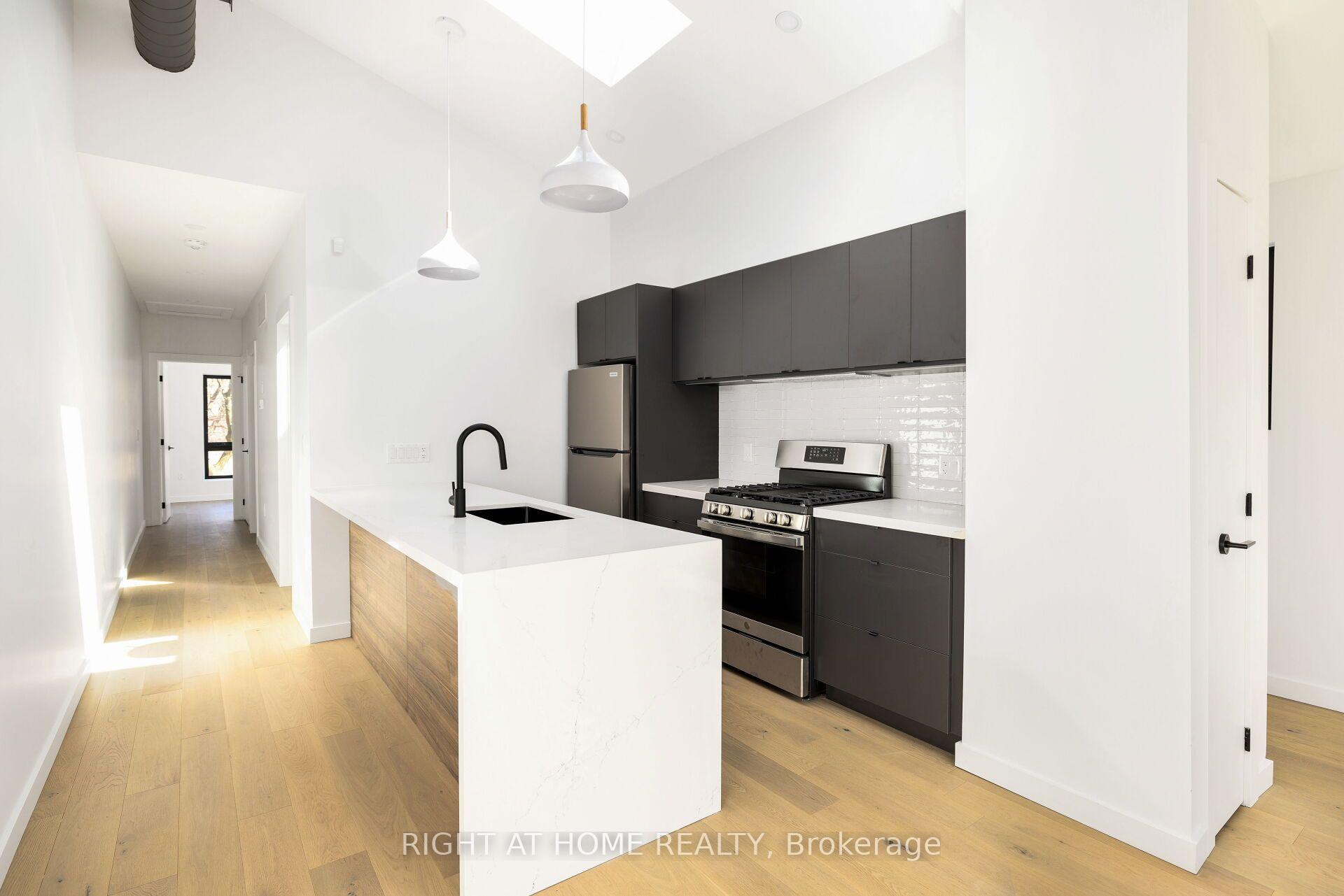 Photo 7 of Unit Upper, 86 Lansdowne Avenue, Toronto, Roncesvalles — HOMEH