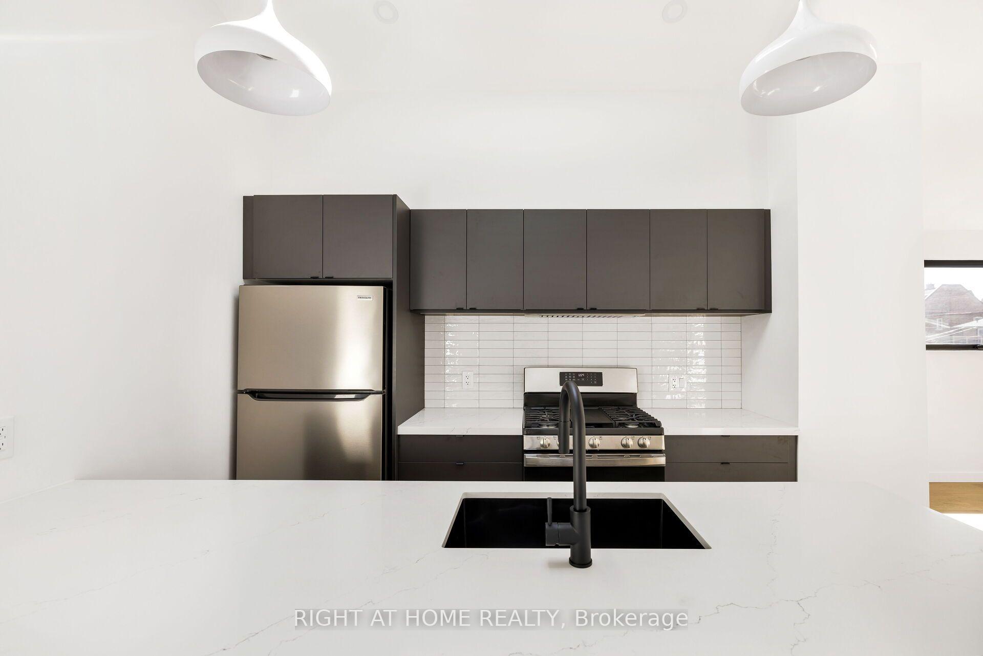 Photo 8 of Unit Upper, 86 Lansdowne Avenue, Toronto, Roncesvalles — HOMEH