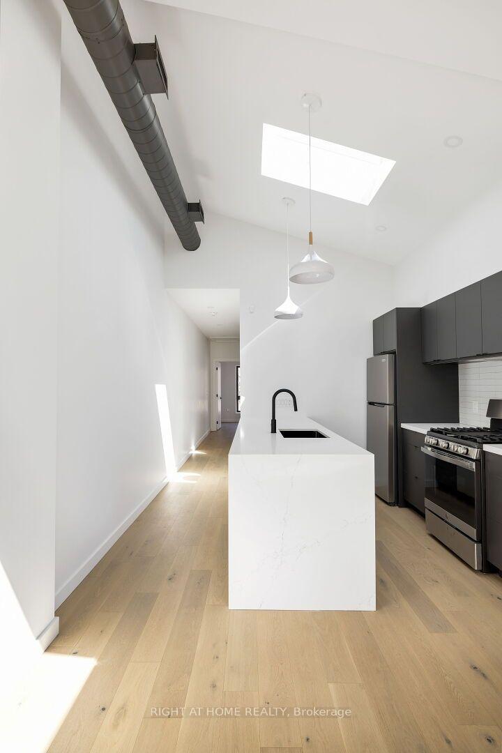 Photo 11 of Unit Upper, 86 Lansdowne Avenue, Toronto, Roncesvalles — HOMEH