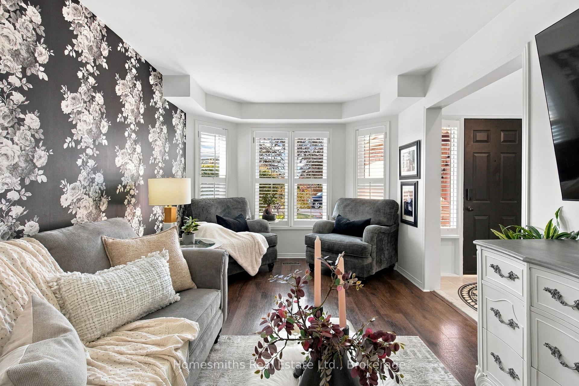 Photo 5 of 45 Granville Drive, Clarington, Courtice — HOMEH