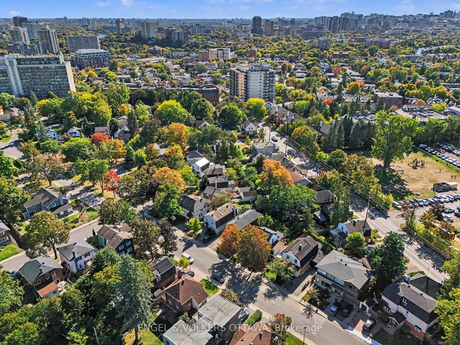 Photo 4 of 38 Rockcliffe Way, Ottawa, Lindenlea — HOMEH