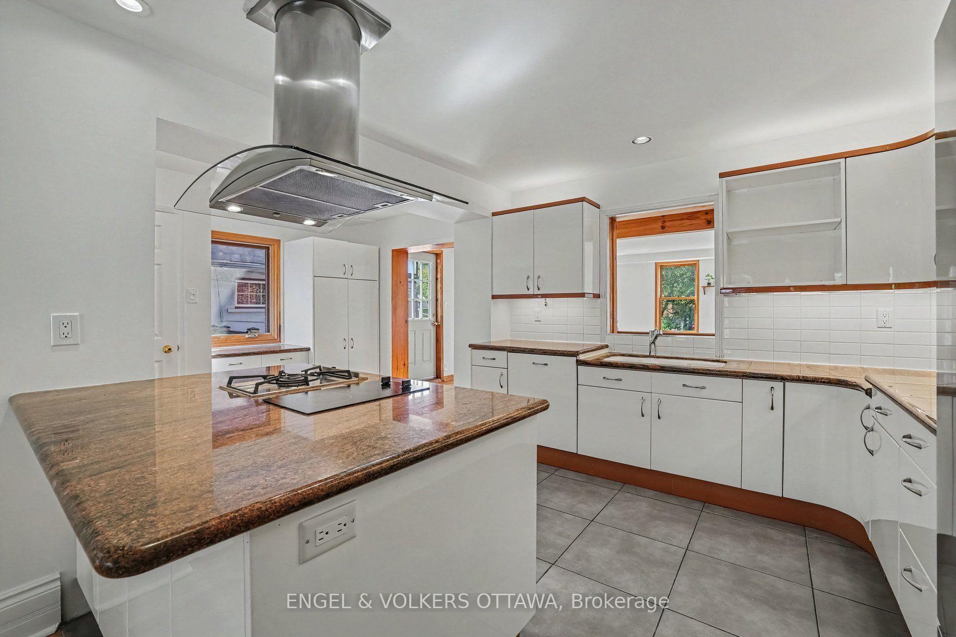 Photo 13 of 38 Rockcliffe Way, Ottawa, Lindenlea — HOMEH