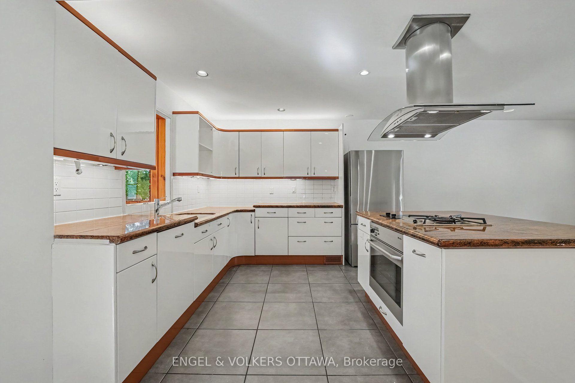 Photo 14 of 38 Rockcliffe Way, Ottawa, Lindenlea — HOMEH
