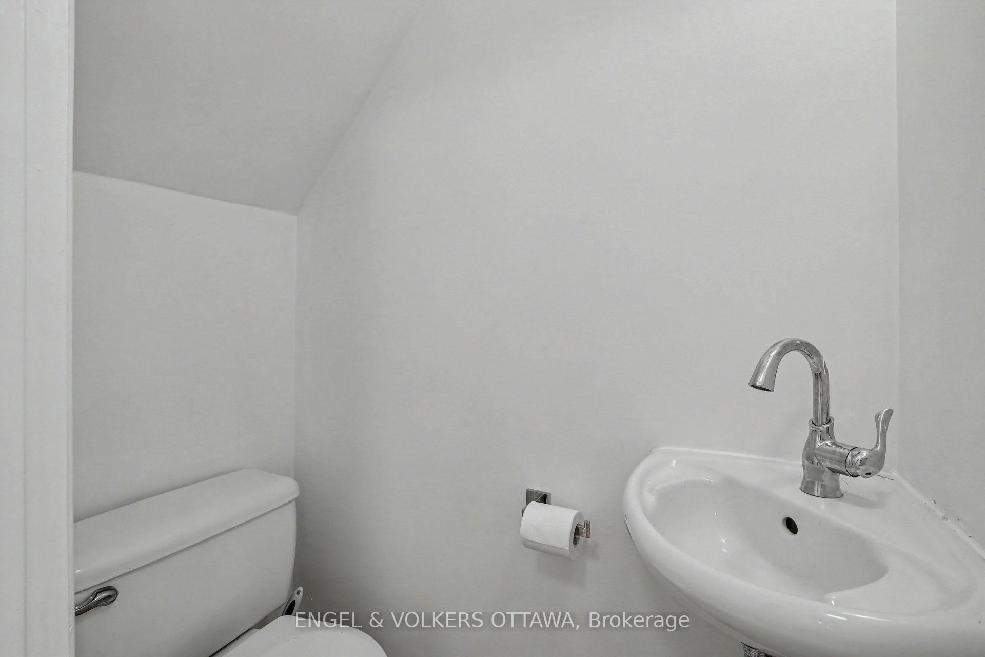 Photo 23 of 38 Rockcliffe Way, Ottawa, Lindenlea — HOMEH
