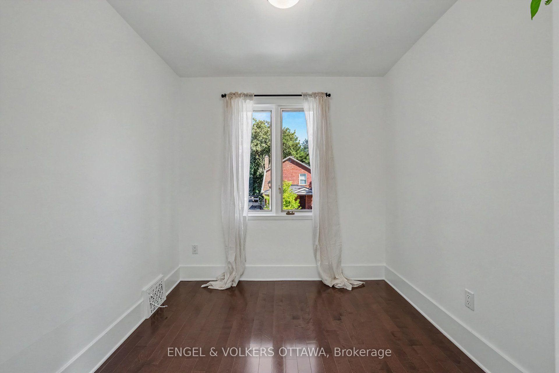 Photo 24 of 38 Rockcliffe Way, Ottawa, Lindenlea — HOMEH