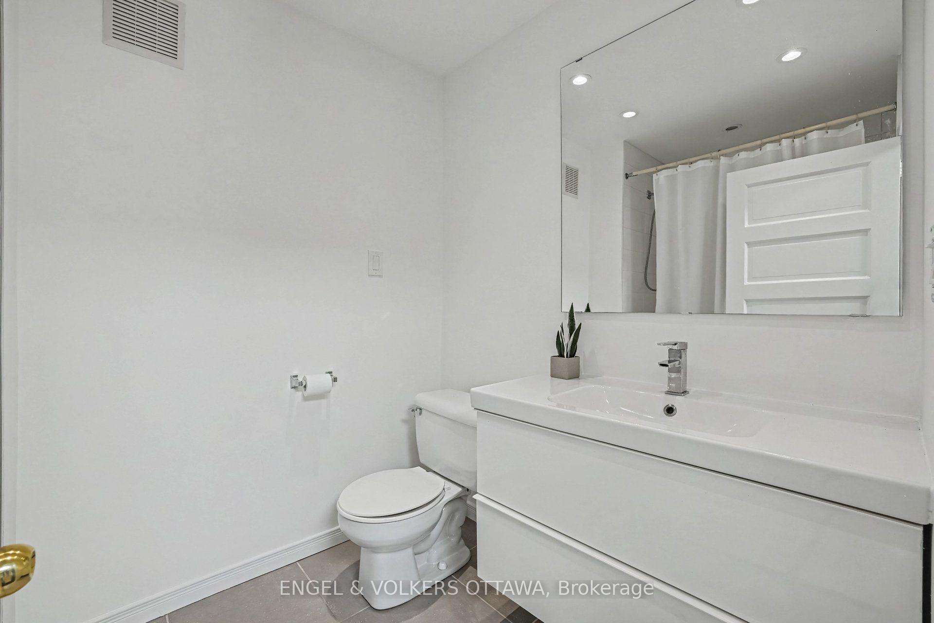 Photo 28 of 38 Rockcliffe Way, Ottawa, Lindenlea — HOMEH