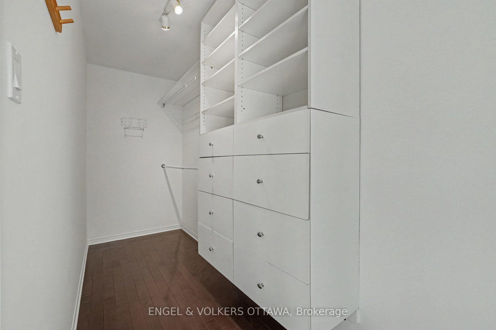 Photo 33 of 38 Rockcliffe Way, Ottawa, Lindenlea — HOMEH