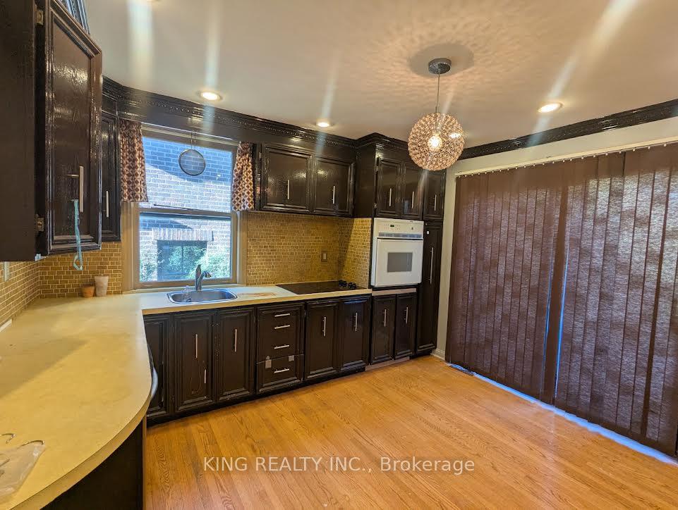 Photo 4 of 15 Roxaline Street, Etobicoke, Humber Heights — HOMEH