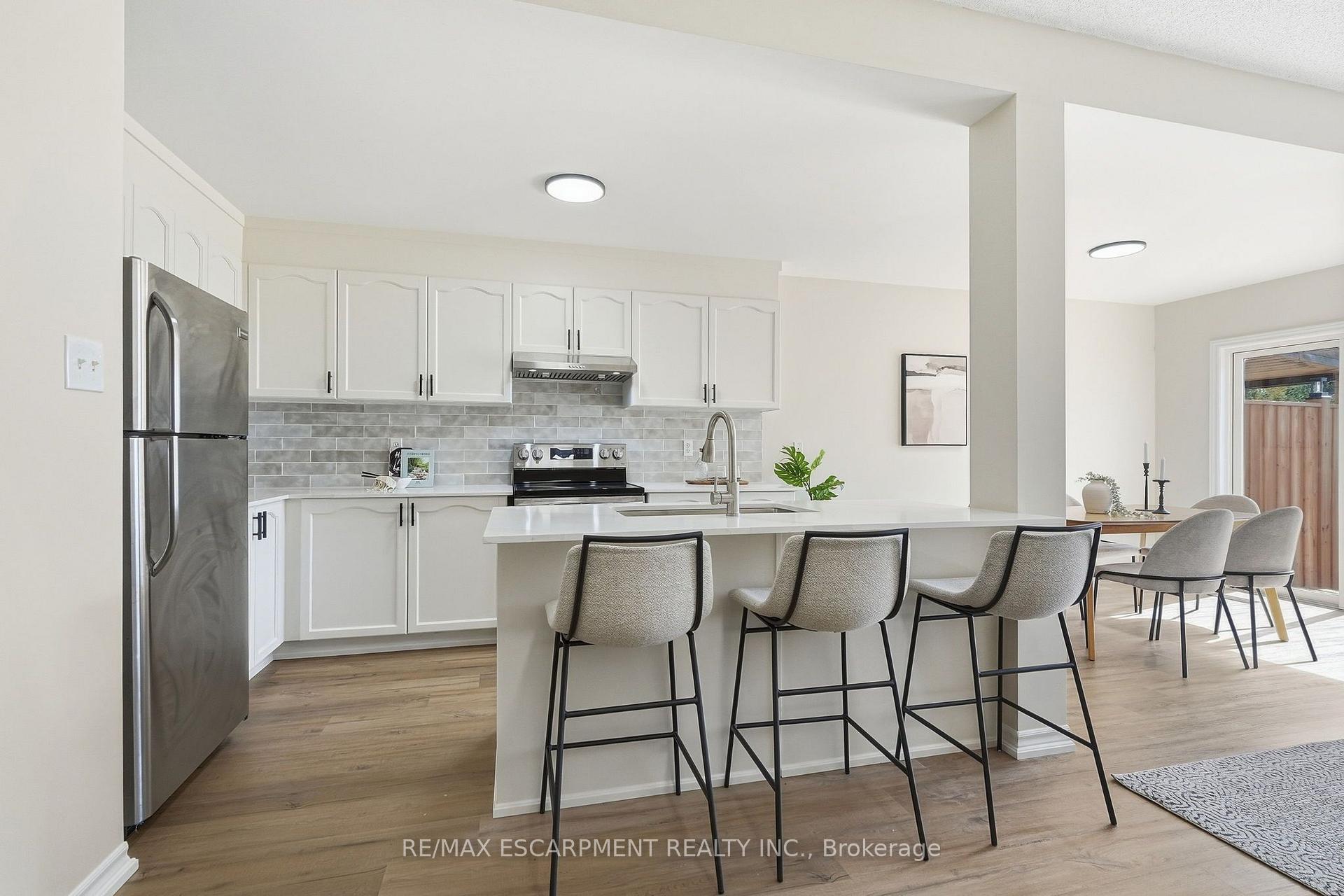 Photo 5 of 257 Southbrook Drive, Hamilton, Binbrook — HOMEH