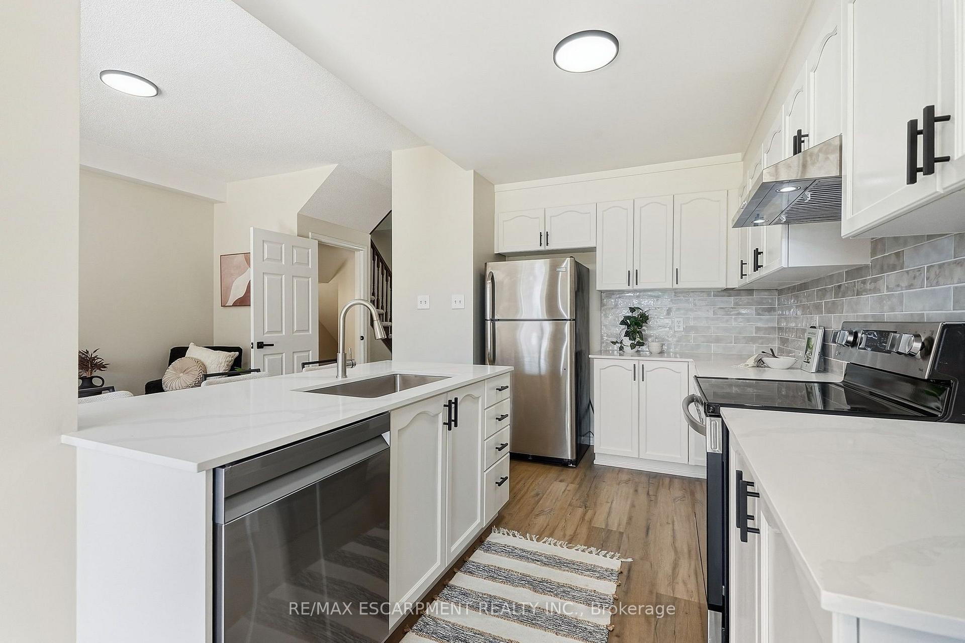 Photo 6 of 257 Southbrook Drive, Hamilton, Binbrook — HOMEH