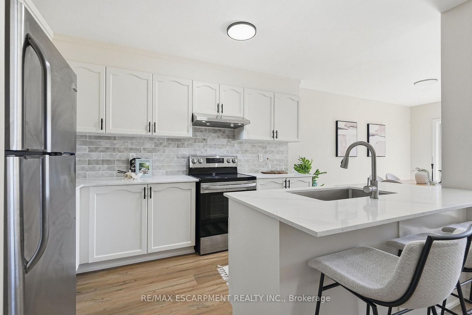 Photo 8 of 257 Southbrook Drive, Hamilton, Binbrook — HOMEH