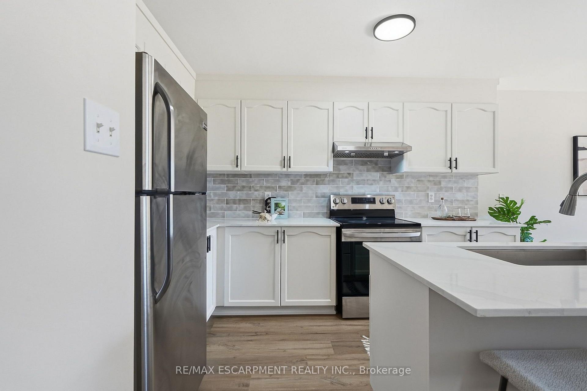Photo 10 of 257 Southbrook Drive, Hamilton, Binbrook — HOMEH