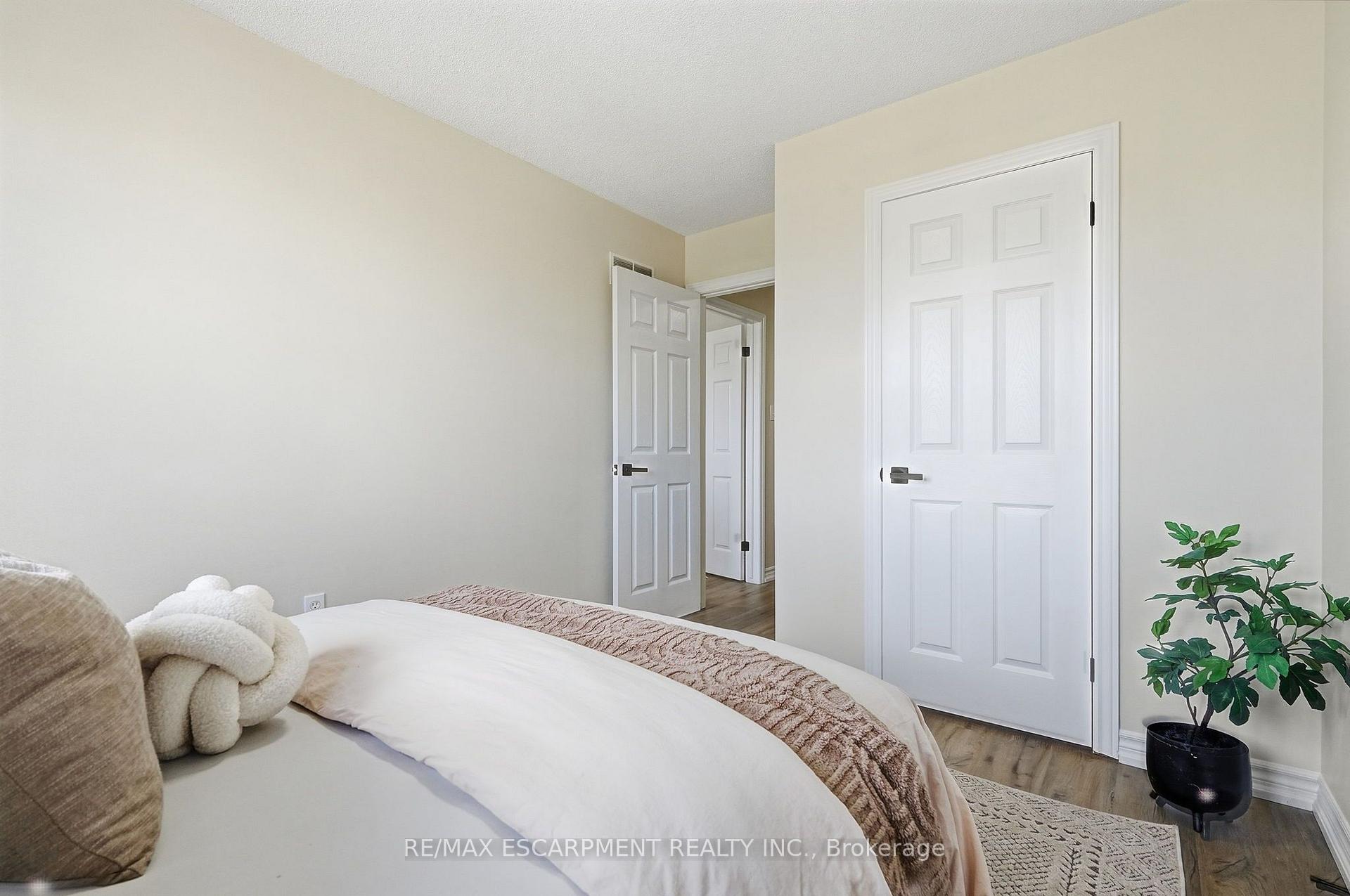 Photo 23 of 257 Southbrook Drive, Hamilton, Binbrook — HOMEH