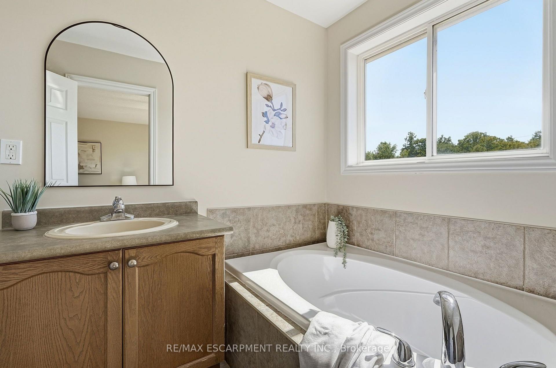 Photo 31 of 257 Southbrook Drive, Hamilton, Binbrook — HOMEH