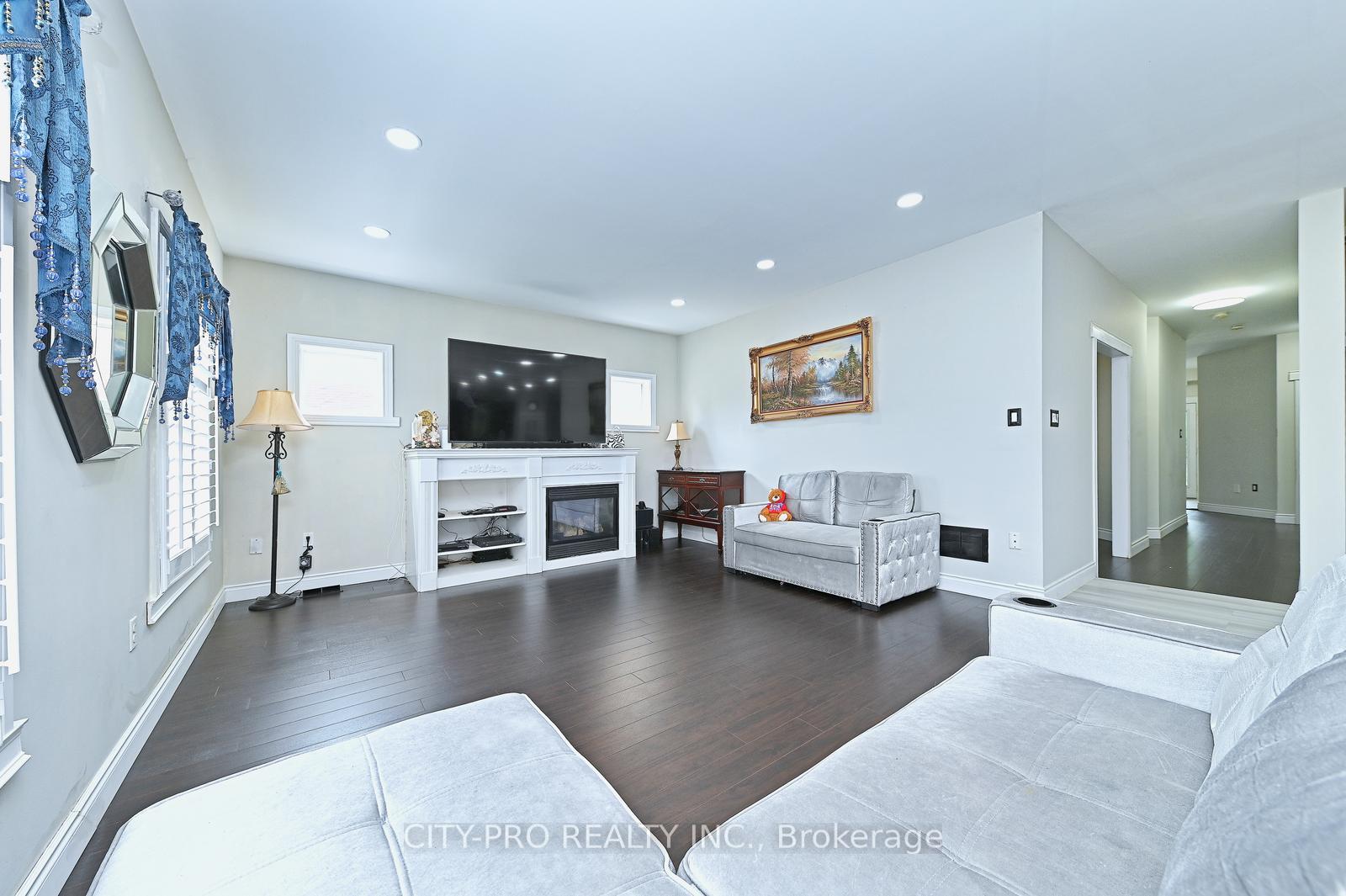 Photo 12 of 1178 Salmers Drive, Oshawa, Taunton — HOMEH