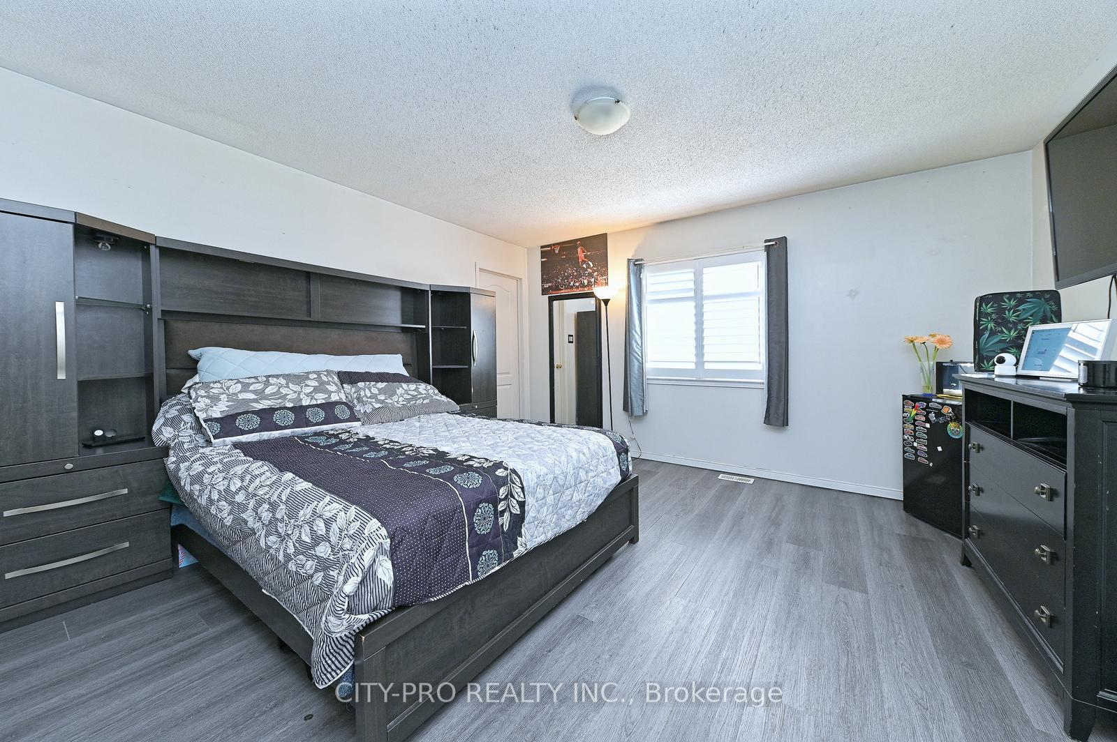 Photo 33 of 1178 Salmers Drive, Oshawa, Taunton — HOMEH