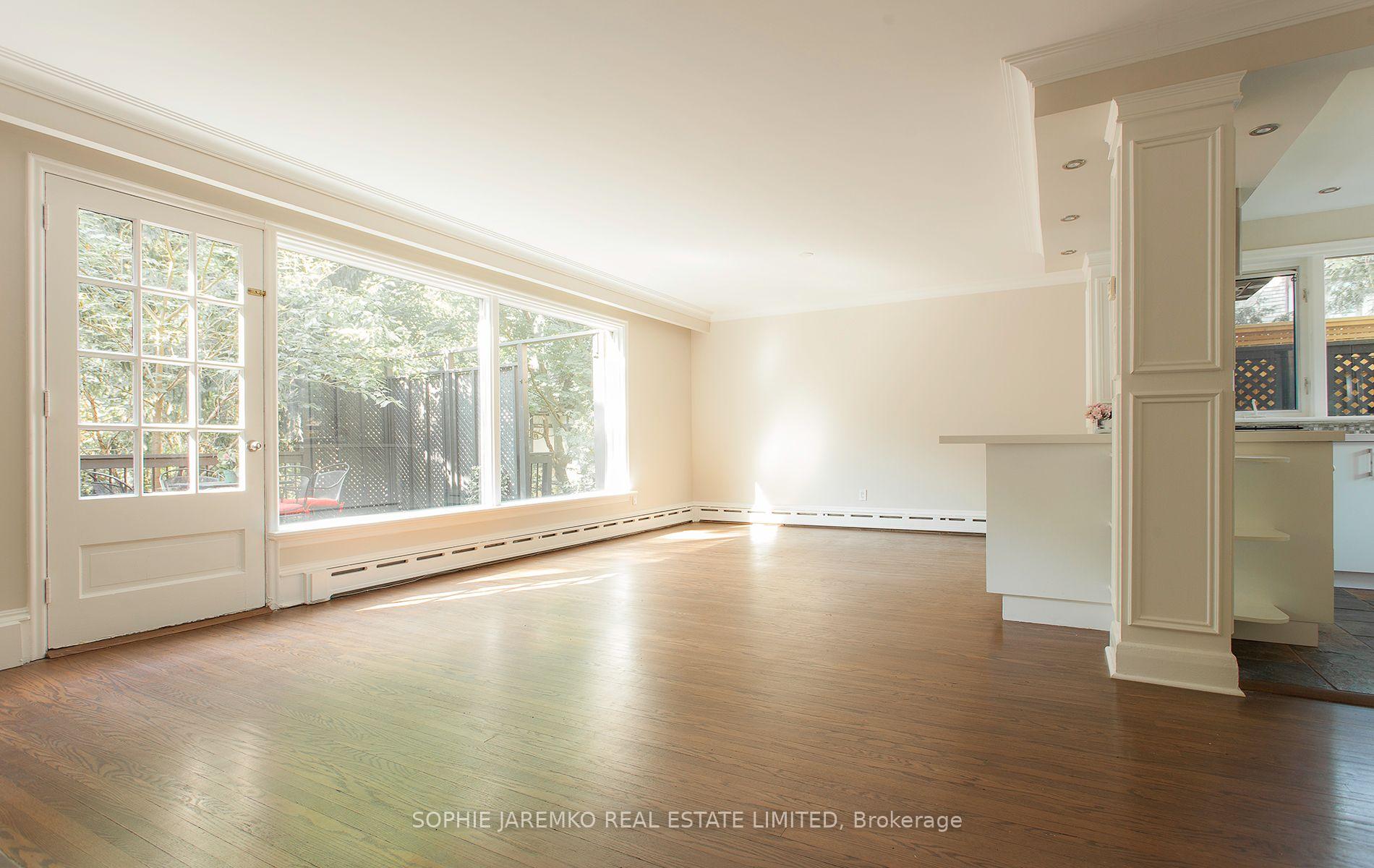 Photo 5 of 4 Woodhaven Heights, Etobicoke, Kingsway South — HOMEH