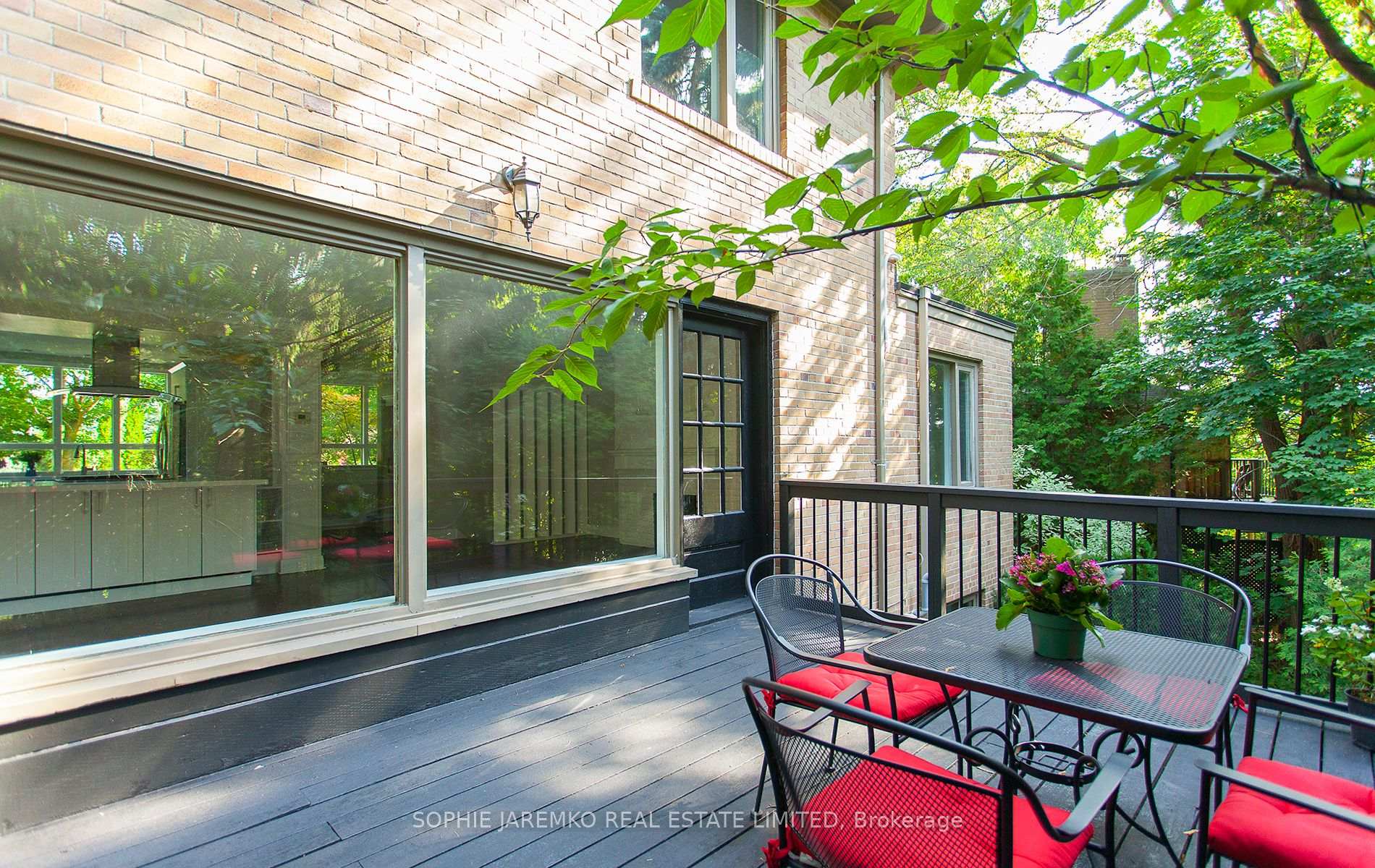 Photo 6 of 4 Woodhaven Heights, Etobicoke, Kingsway South — HOMEH
