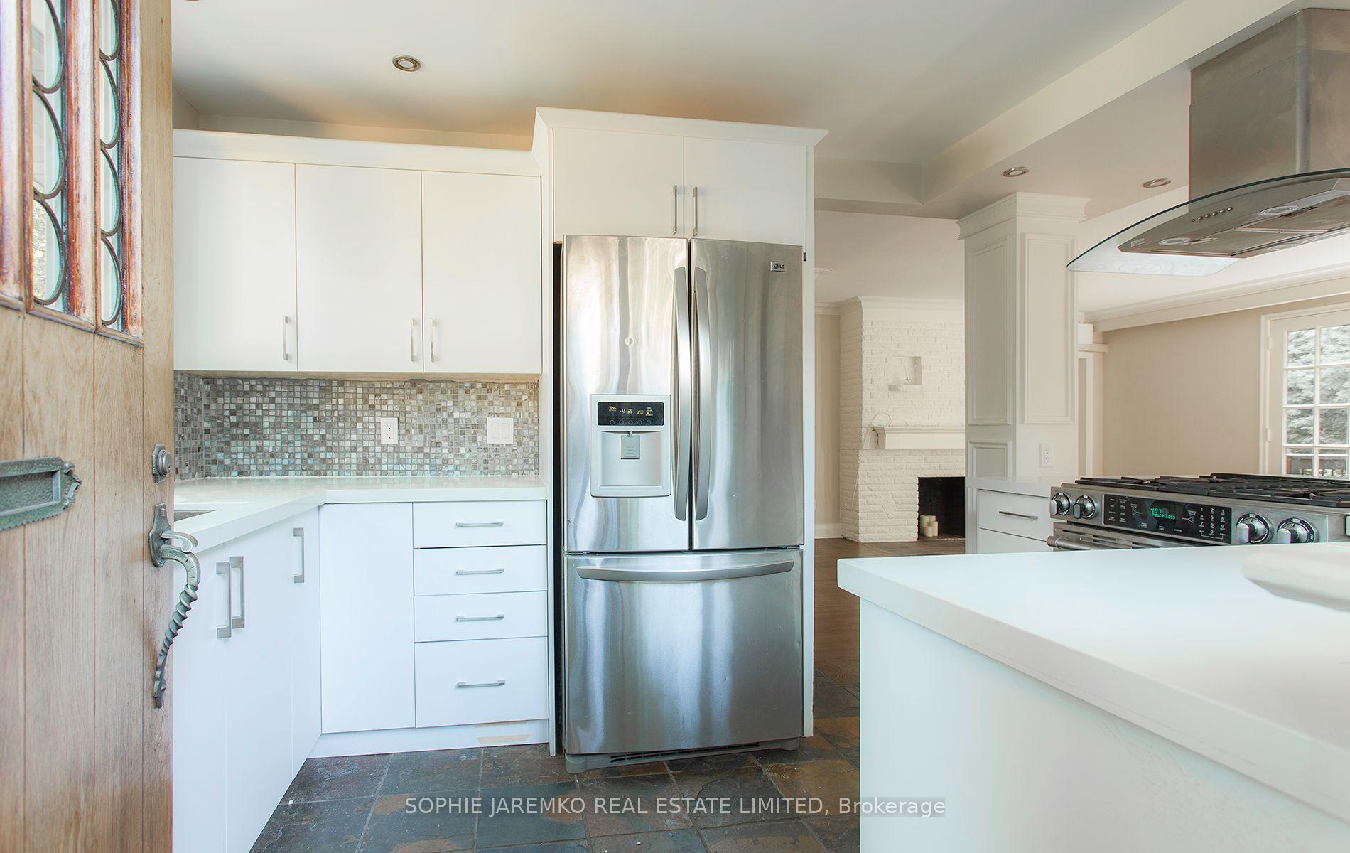 Photo 9 of 4 Woodhaven Heights, Etobicoke, Kingsway South — HOMEH