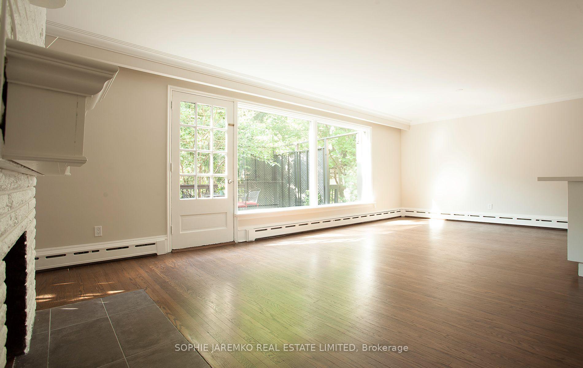 Photo 12 of 4 Woodhaven Heights, Etobicoke, Kingsway South — HOMEH