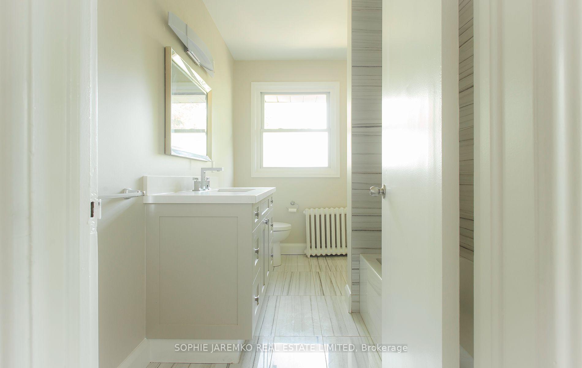Photo 19 of 4 Woodhaven Heights, Etobicoke, Kingsway South — HOMEH