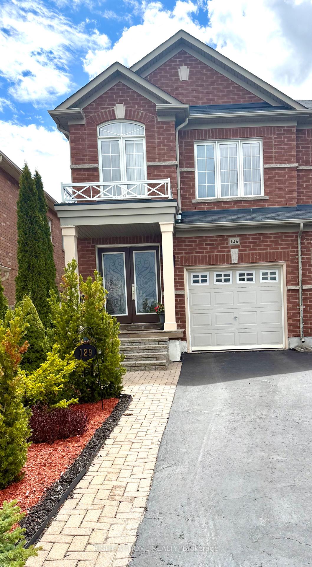 Photo 2 of 129 Four Seasons Crescent, East Gwillimbury, Rural East Gwillimbury — HOMEH