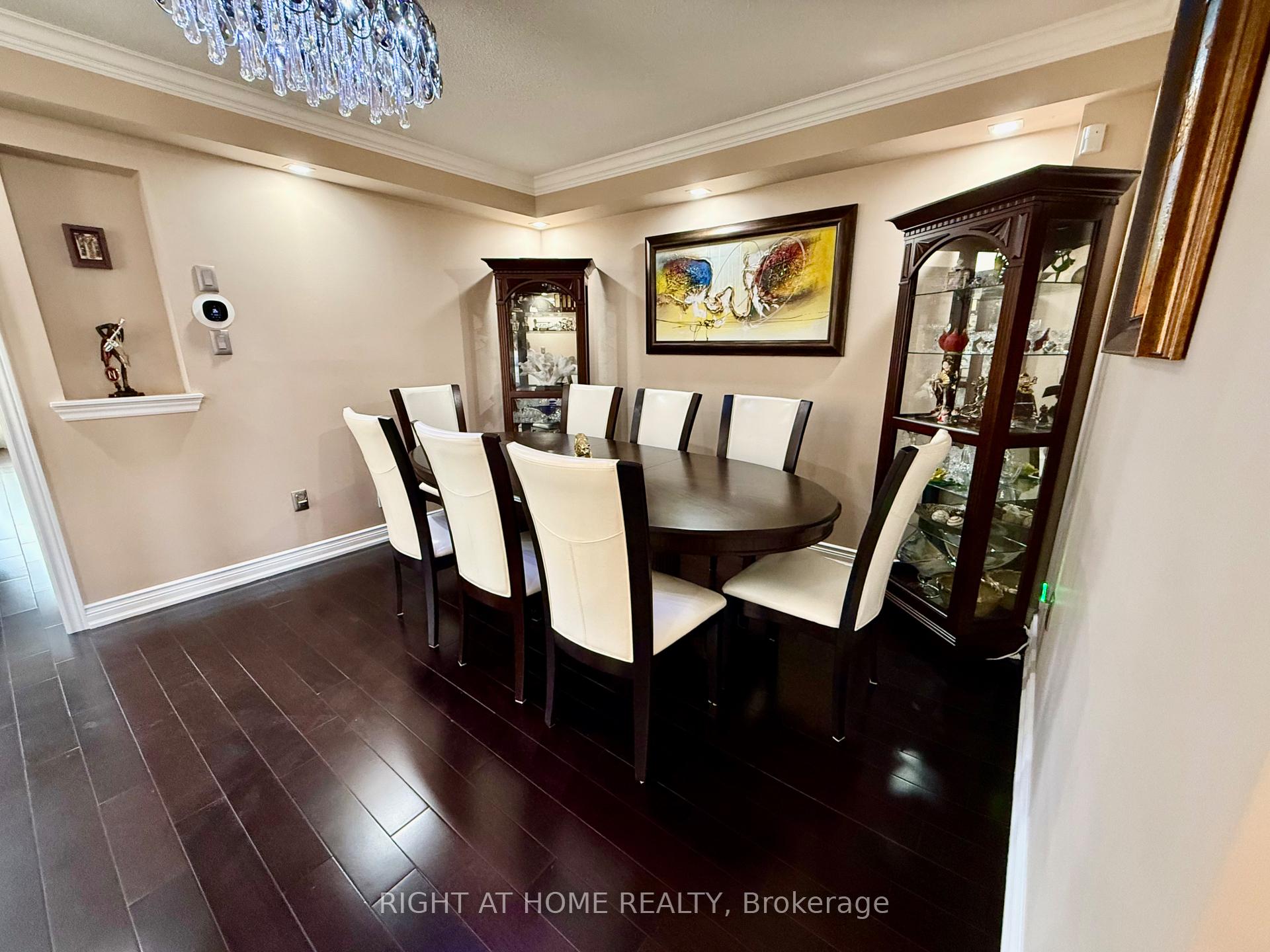 Photo 7 of 129 Four Seasons Crescent, East Gwillimbury, Rural East Gwillimbury — HOMEH