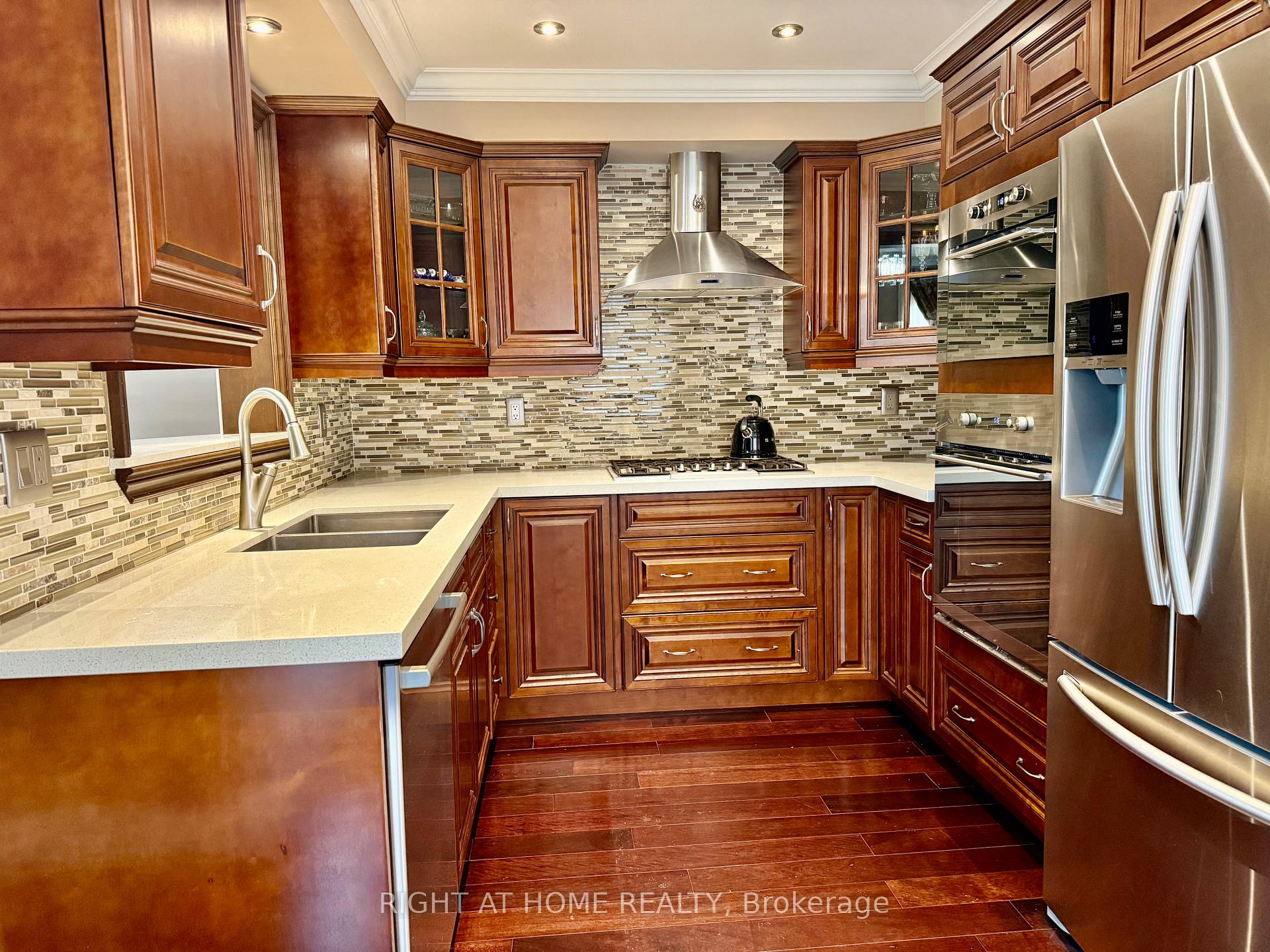 Photo 9 of 129 Four Seasons Crescent, East Gwillimbury, Rural East Gwillimbury — HOMEH