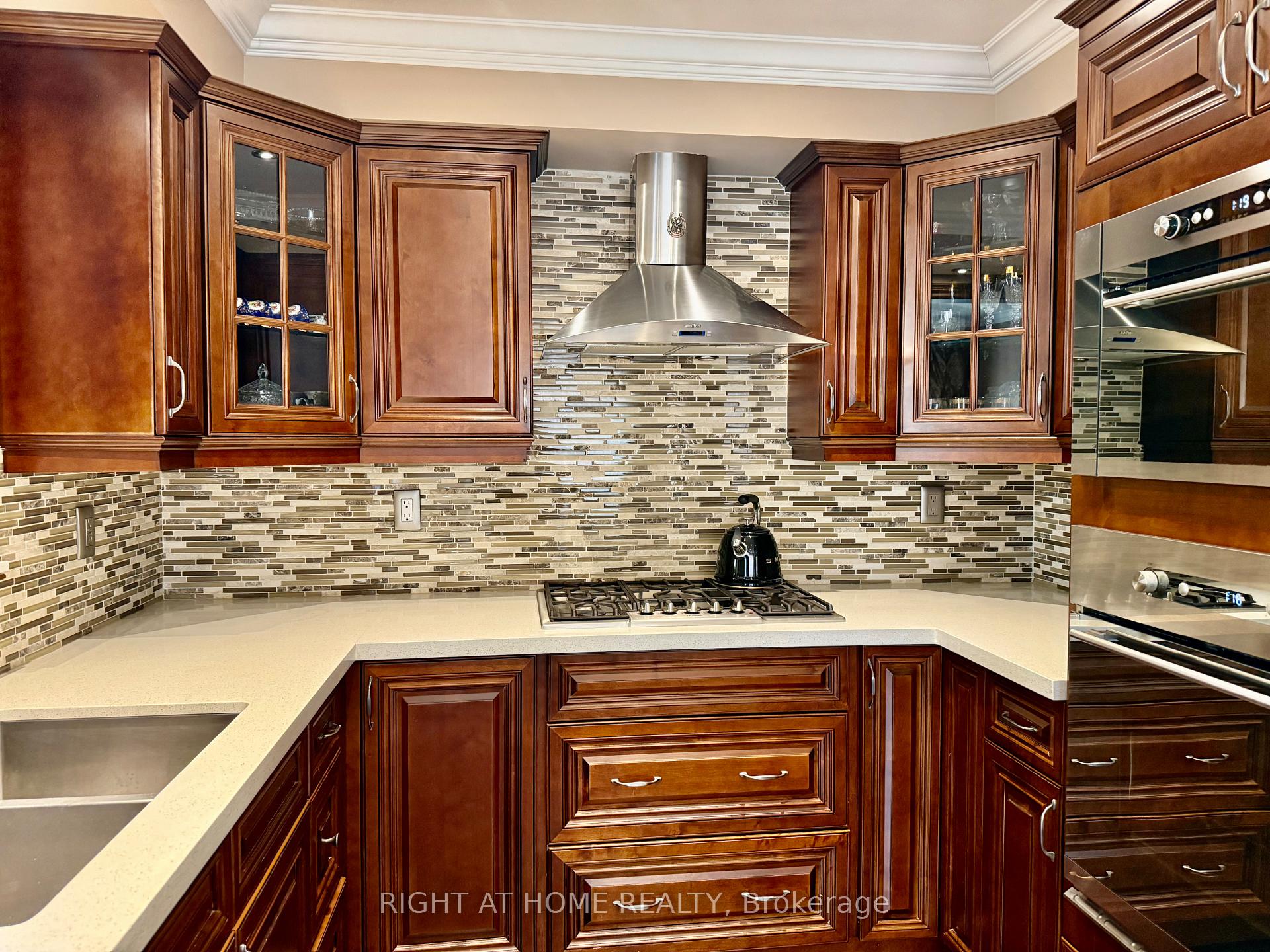 Photo 13 of 129 Four Seasons Crescent, East Gwillimbury, Rural East Gwillimbury — HOMEH