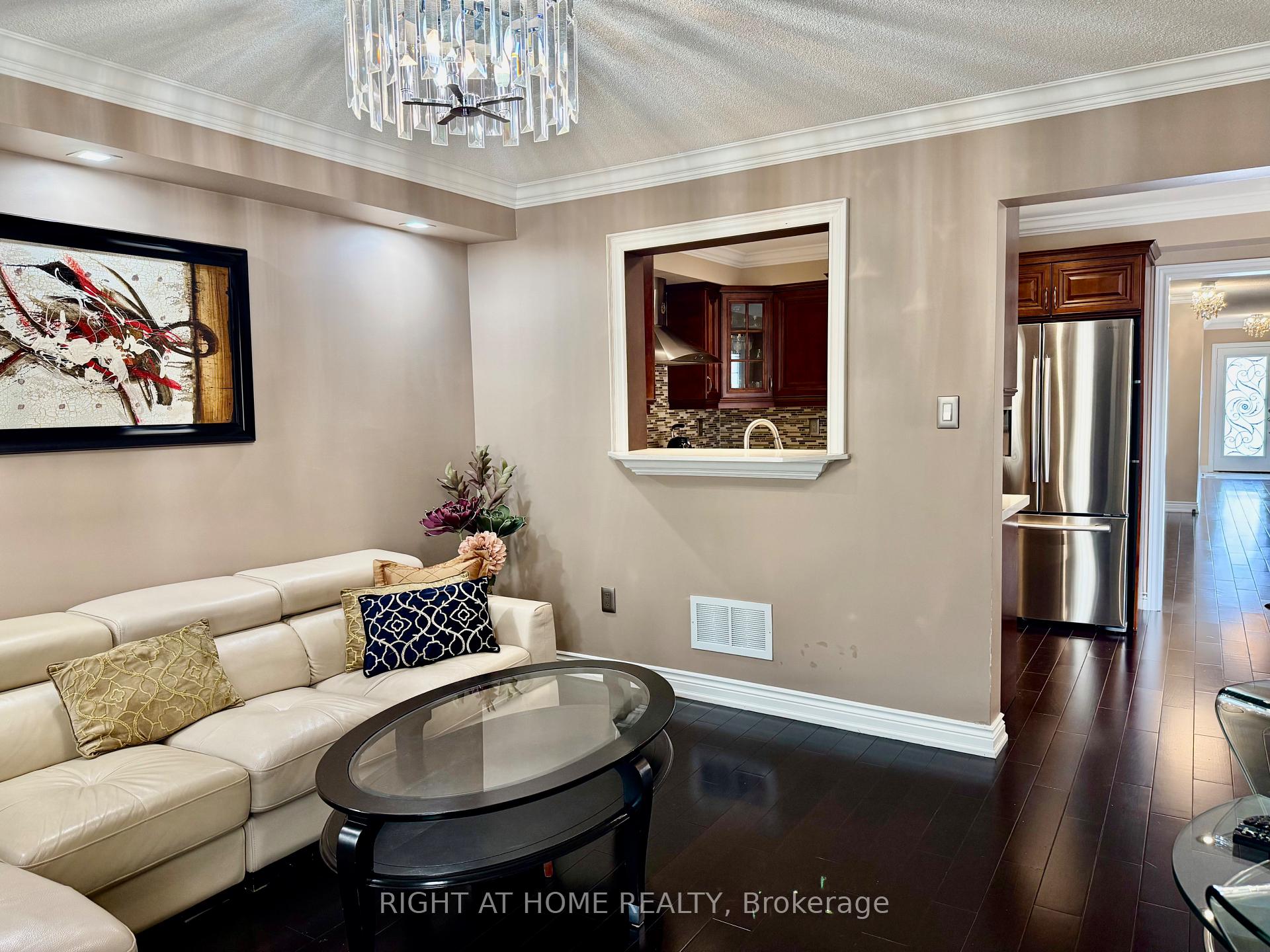 Photo 14 of 129 Four Seasons Crescent, East Gwillimbury, Rural East Gwillimbury — HOMEH