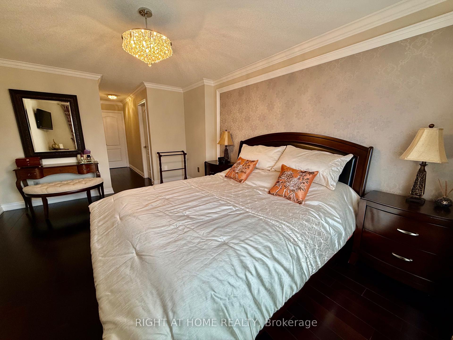 Photo 20 of 129 Four Seasons Crescent, East Gwillimbury, Rural East Gwillimbury — HOMEH