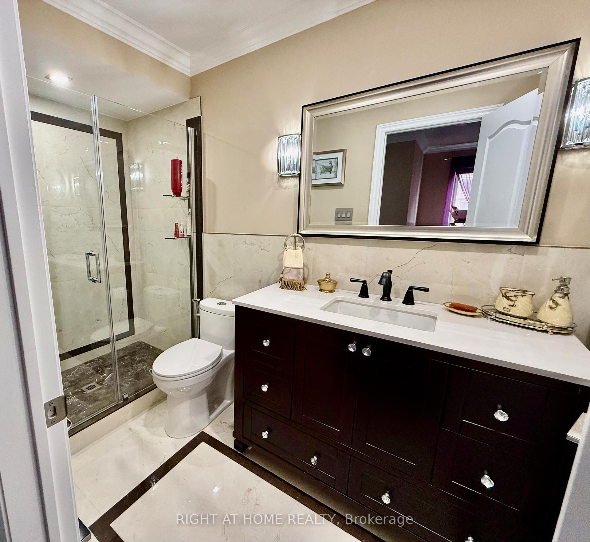 Photo 27 of 129 Four Seasons Crescent, East Gwillimbury, Rural East Gwillimbury — HOMEH