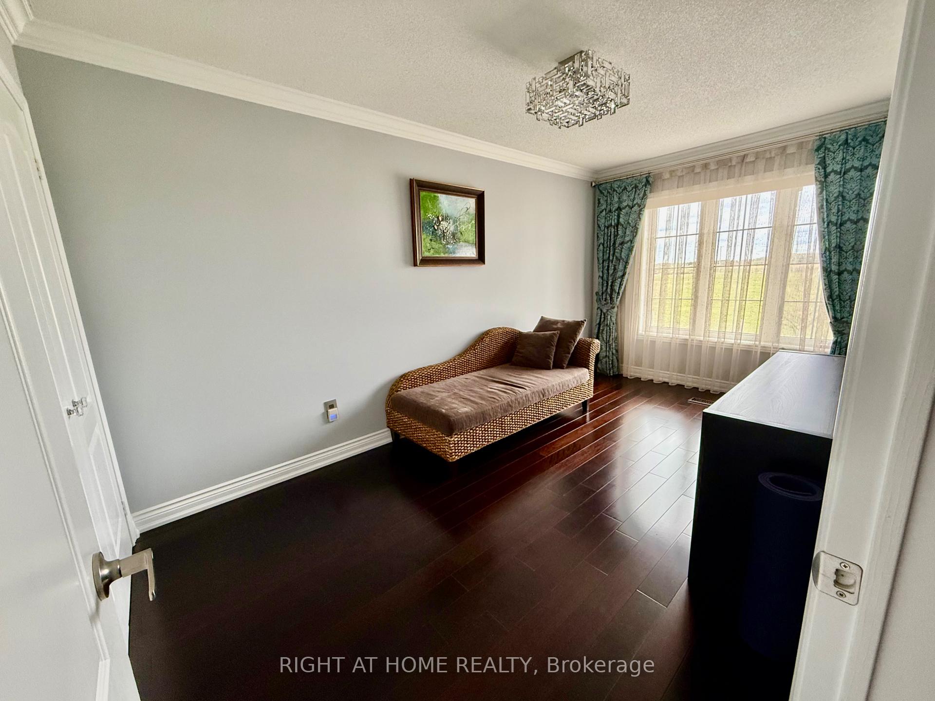 Photo 31 of 129 Four Seasons Crescent, East Gwillimbury, Rural East Gwillimbury — HOMEH
