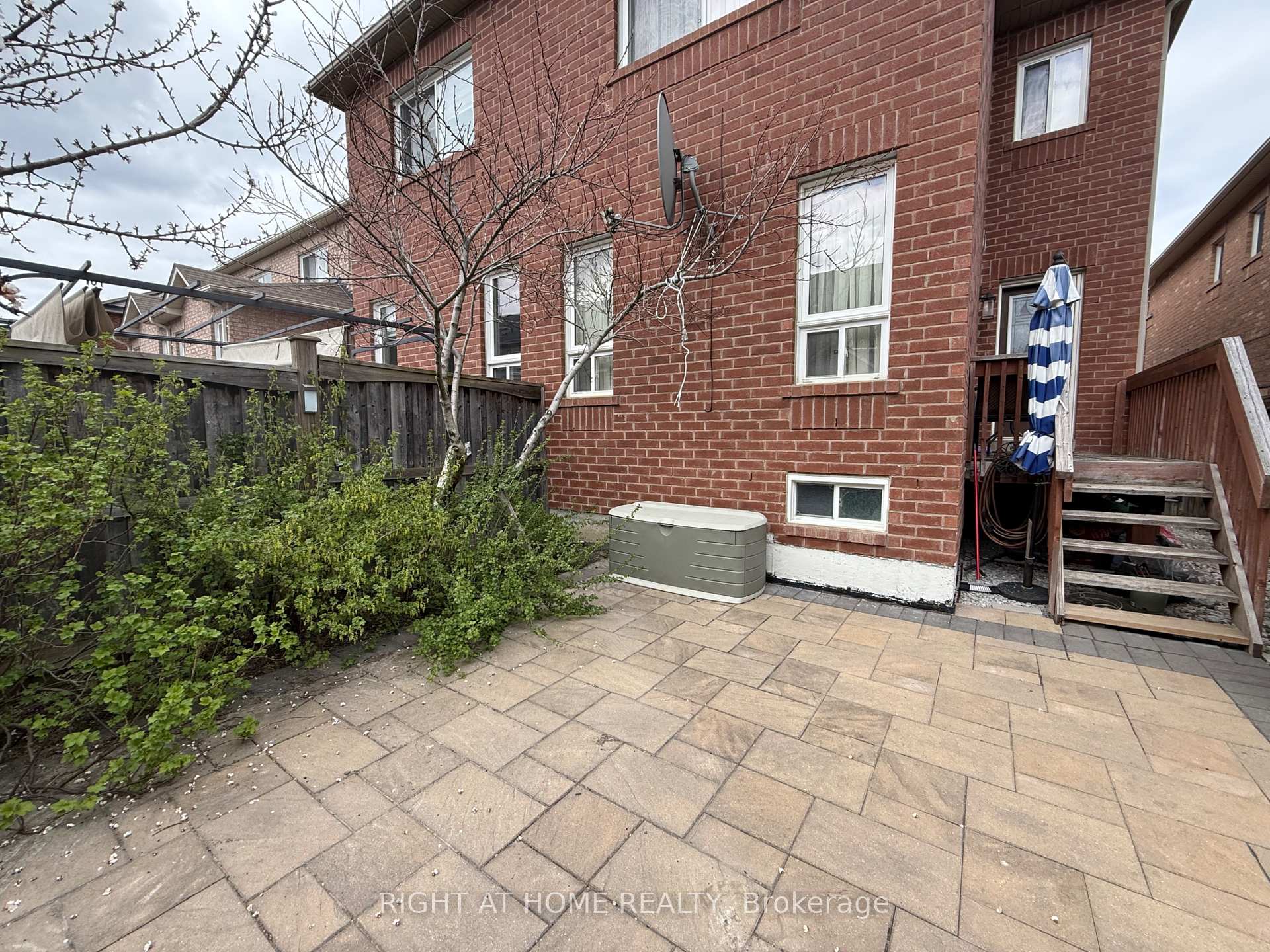 Photo 32 of 129 Four Seasons Crescent, East Gwillimbury, Rural East Gwillimbury — HOMEH