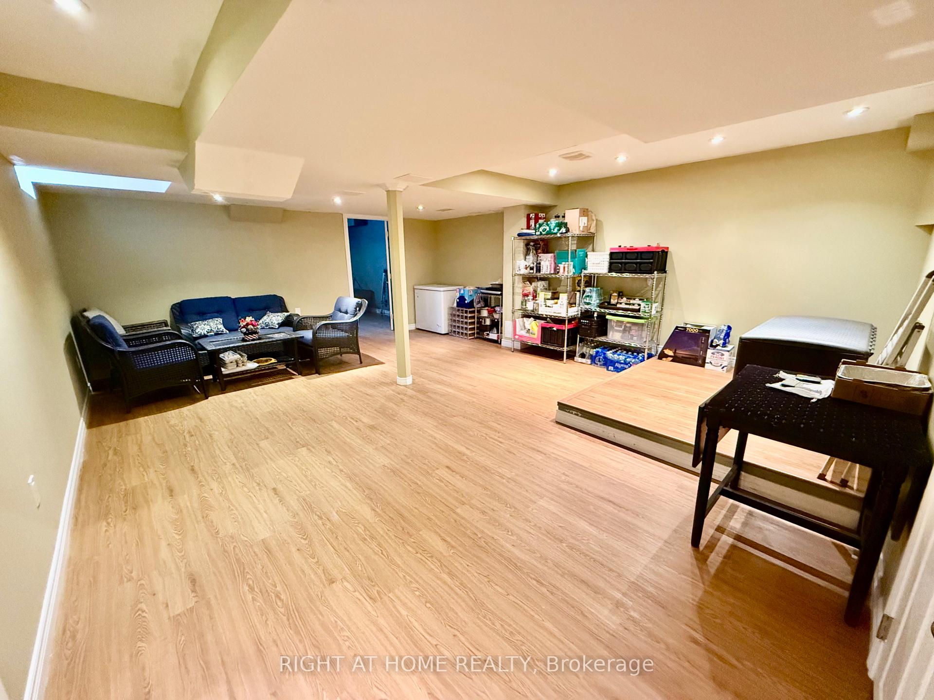 Photo 35 of 129 Four Seasons Crescent, East Gwillimbury, Rural East Gwillimbury — HOMEH
