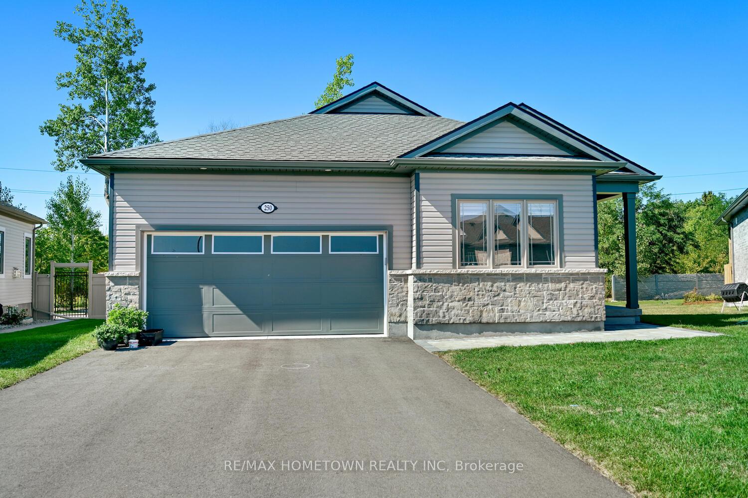 Photo 3 of 250 Adley Drive, Brockville, Brockville — HOMEH