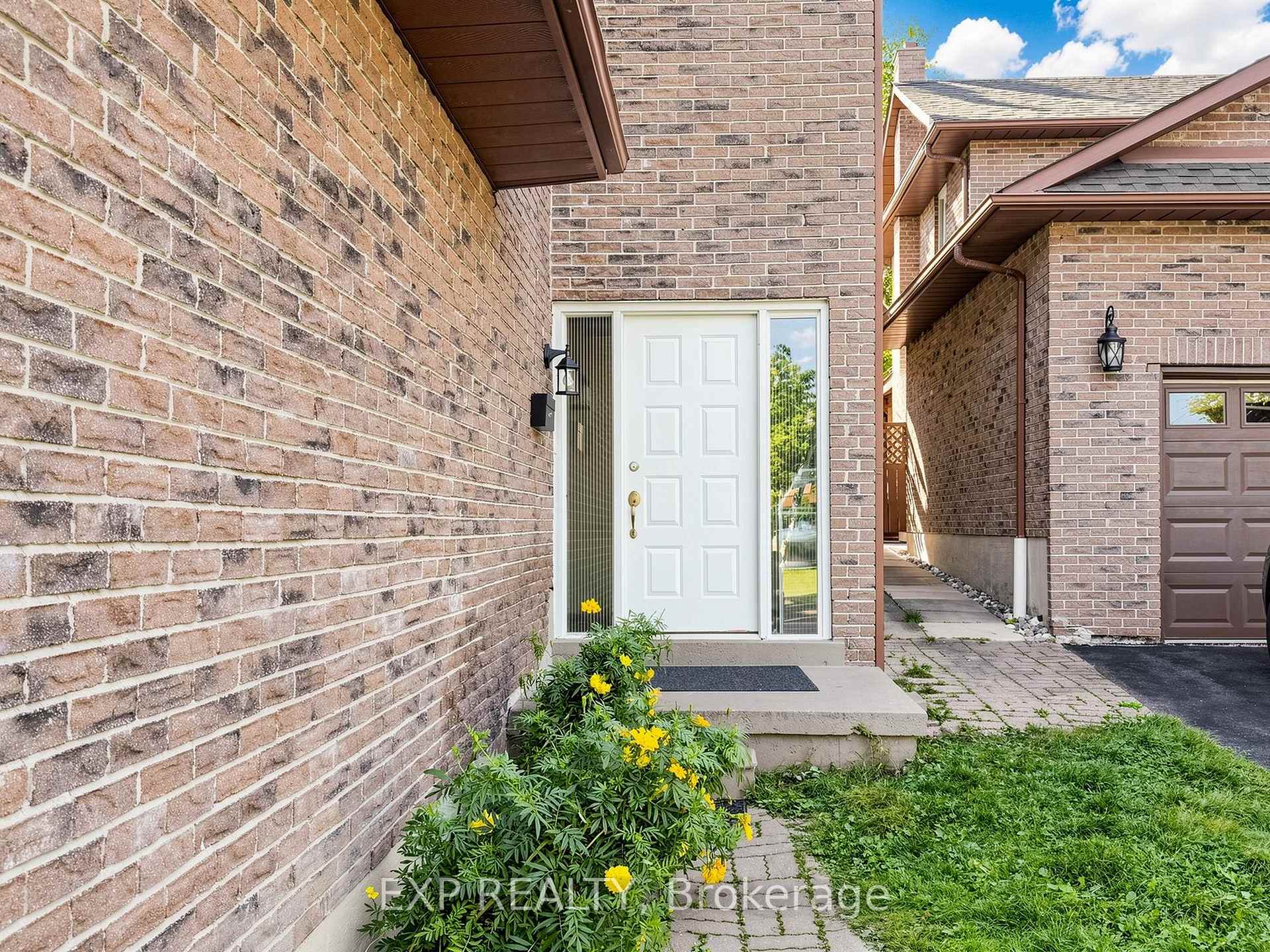 Photo 2 of 28 Longfellow Court, Whitby, Pringle Creek — HOMEH