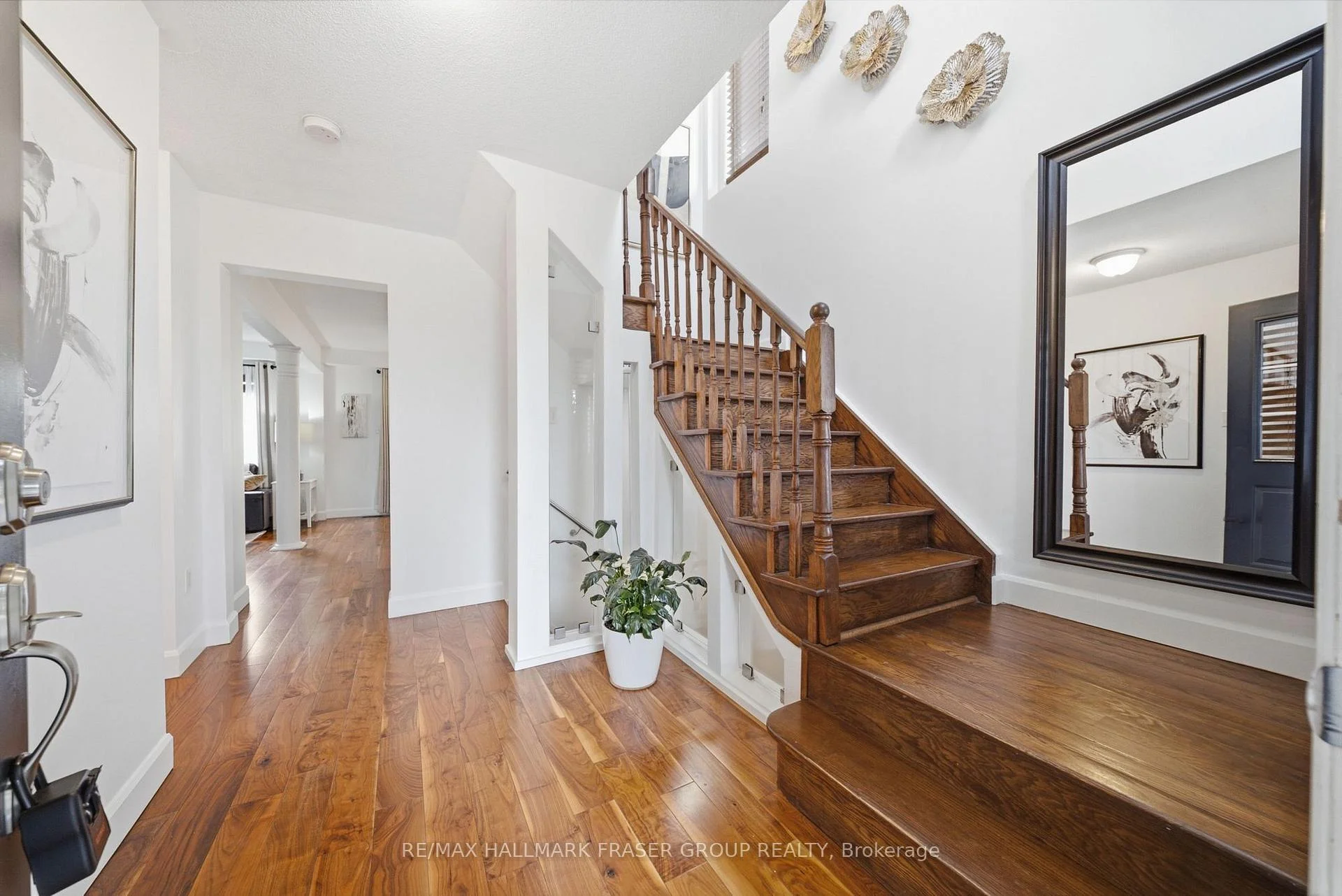Photo 4 of 46 Childs Court, Clarington, Bowmanville — HOMEH