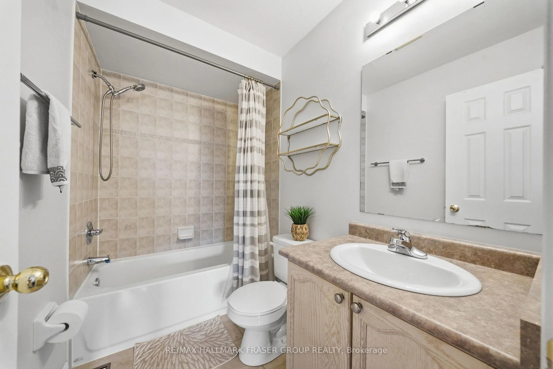 Photo 30 of 46 Childs Court, Clarington, Bowmanville — HOMEH