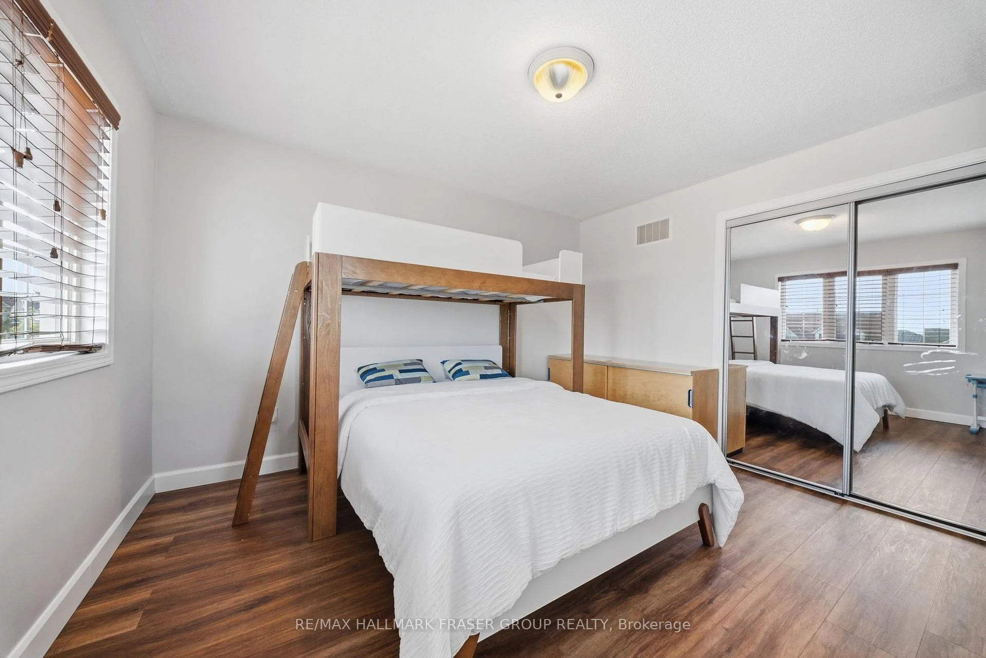 Photo 34 of 46 Childs Court, Clarington, Bowmanville — HOMEH